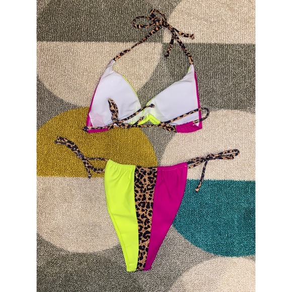 Beautiful bikini - Picture 2 of 5